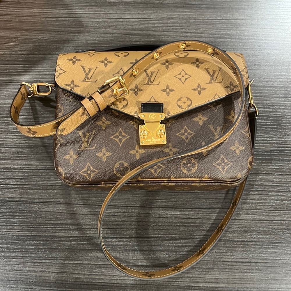 LOUIS VUITTON REVERSE MONOGRAM PETITE MÉTIS
